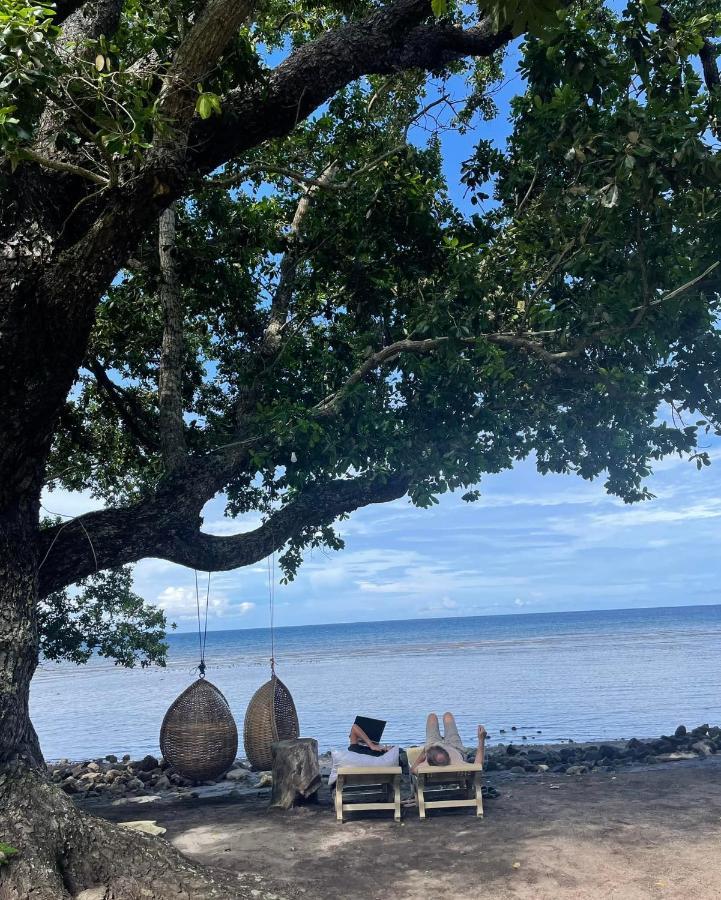 マンバヤオ Borbon'S Treehouse By The Sea Bed & Breakfast エクステリア 写真