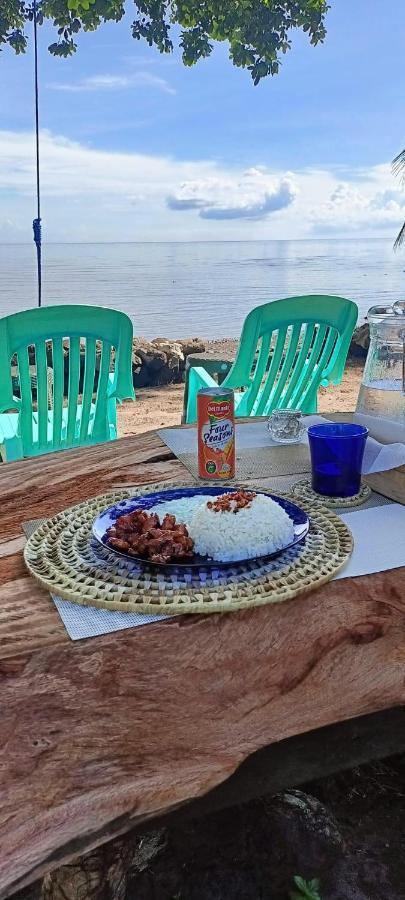 マンバヤオ Borbon'S Treehouse By The Sea Bed & Breakfast エクステリア 写真